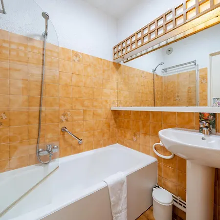 Appartement 8 Personnes Avec Wi-Fi, Vue Mer - Fr-1-827-15 Apartment