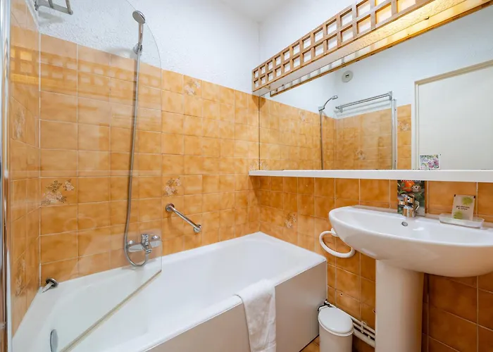 Appartement 8 Personnes Avec Wi-Fi, Vue Mer - Fr-1-827-15 Apartment